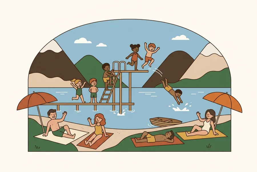 Kinder und Erwachsene baden an einem Sommertag in einer Schweizer Badi am See.